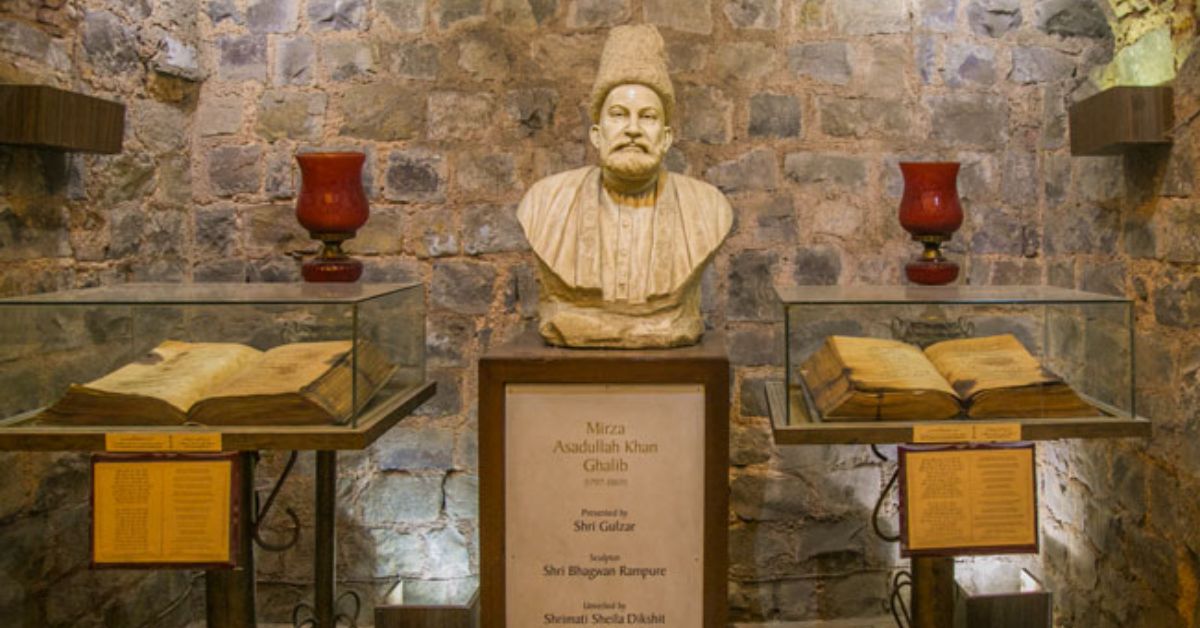 Ghalib Shayari in Hindi 2 Lines